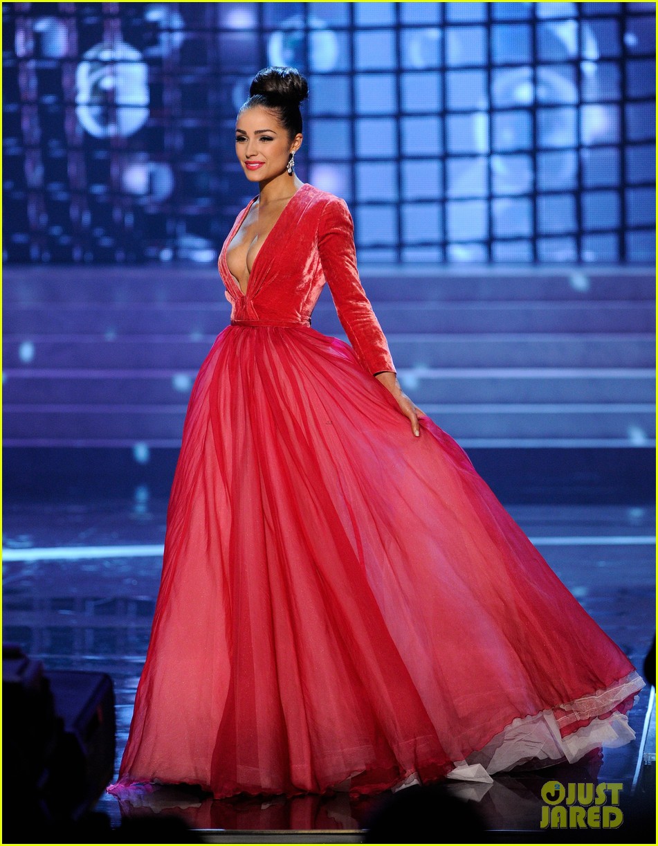 miss usa red dress Miss USA Noelia Voigt Shines in Red Dress at Miss Universe 2023