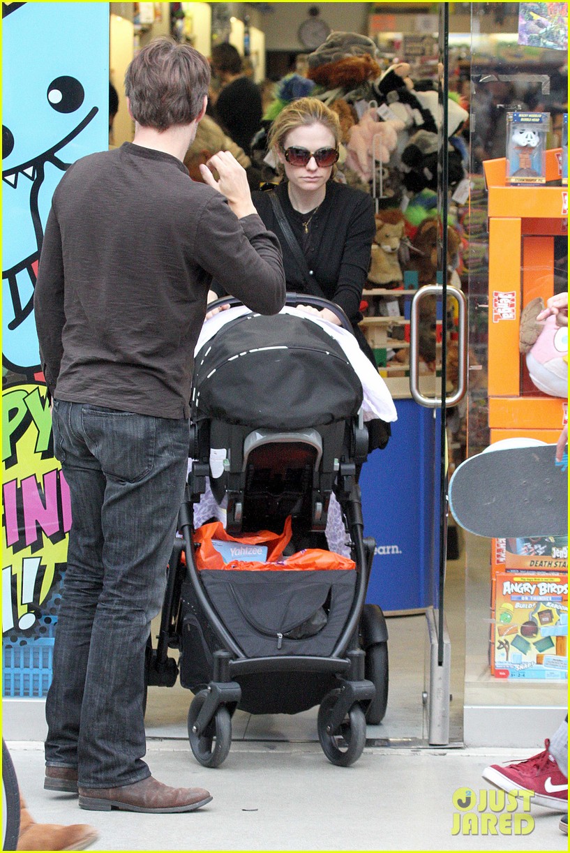 Anna Paquin & Stephen Moyer: Holiday Shopping with the Twins!