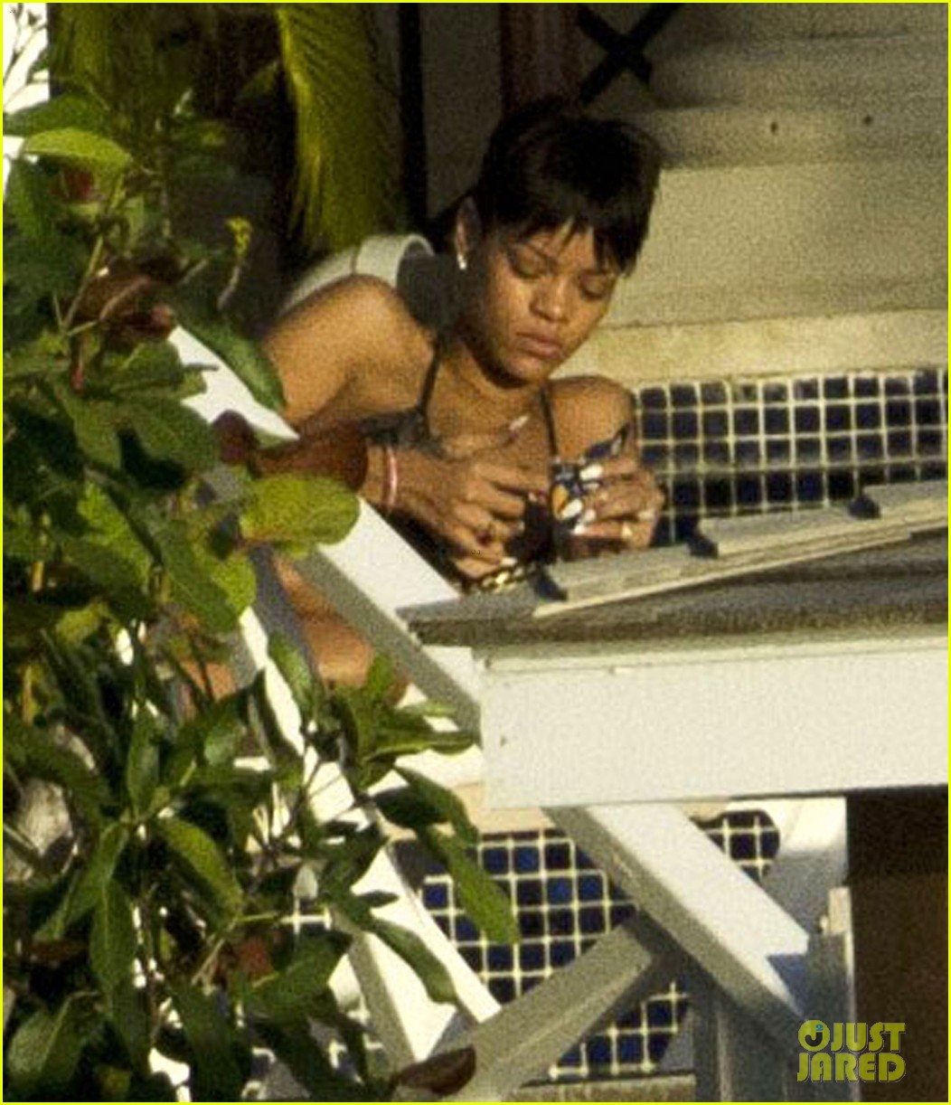 Rihanna: Bikini Babe in Barbados!
