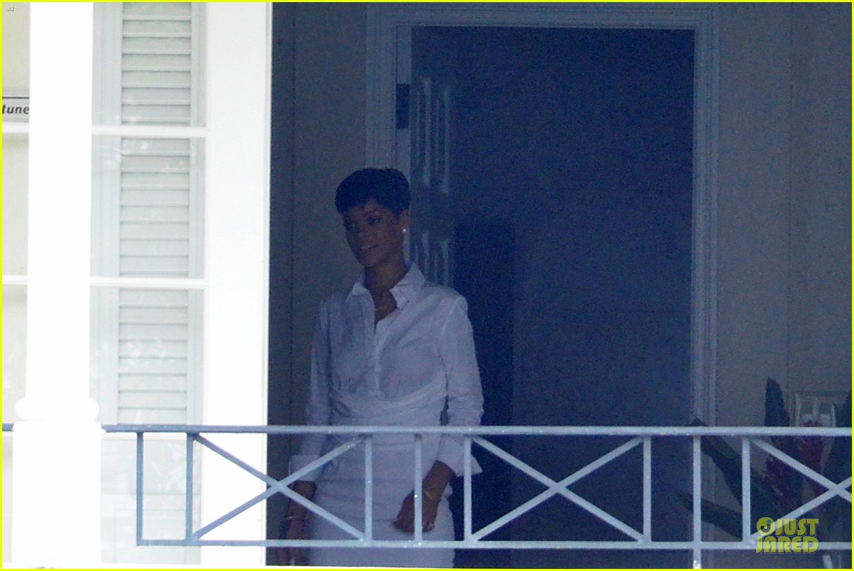 Rihanna: Queen Elizabeth Hospital Donor!