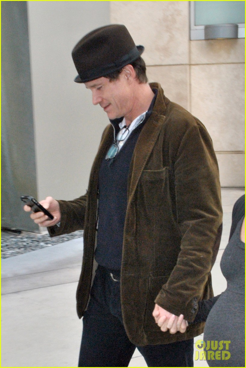 Dylan Walsh: Christmas Day Movie with Girlfriend Leslie Bourque