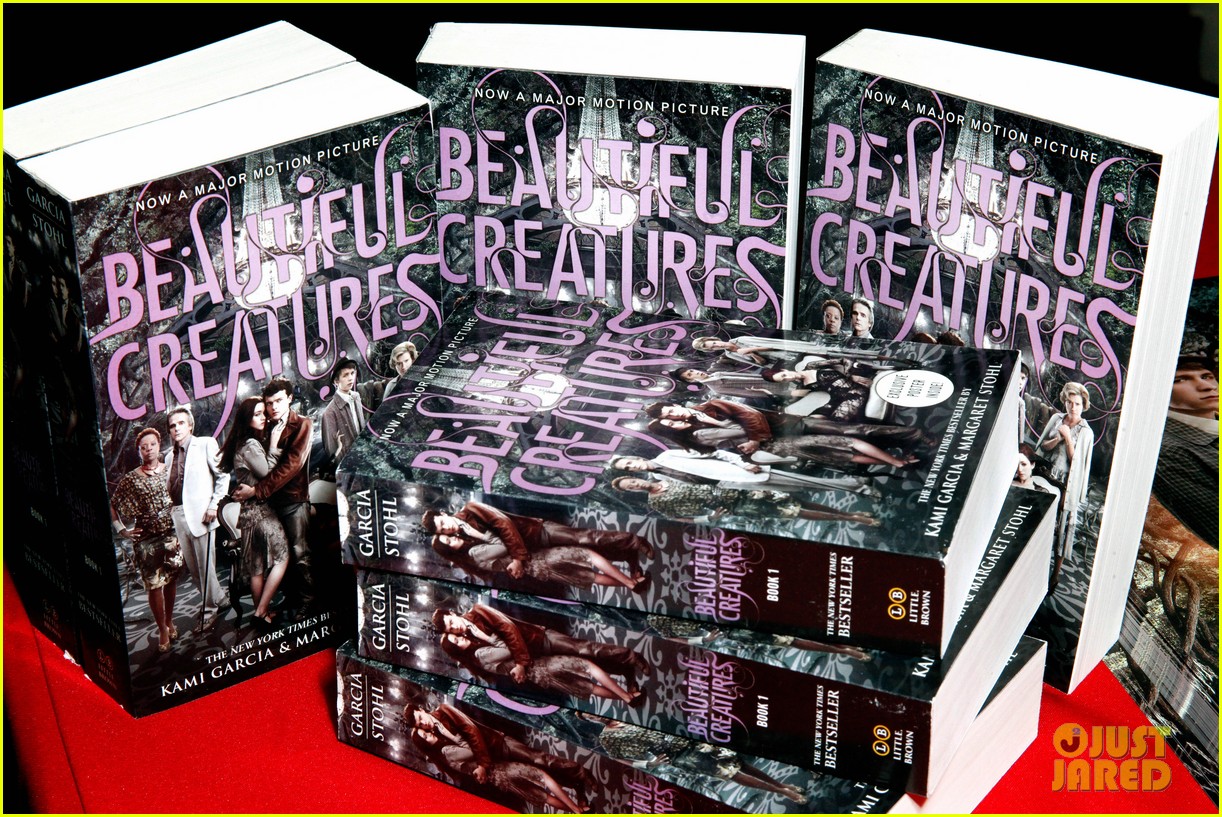 Thomas Mann: 'Beautiful Creatures' Signing & 'Glow' Feature!