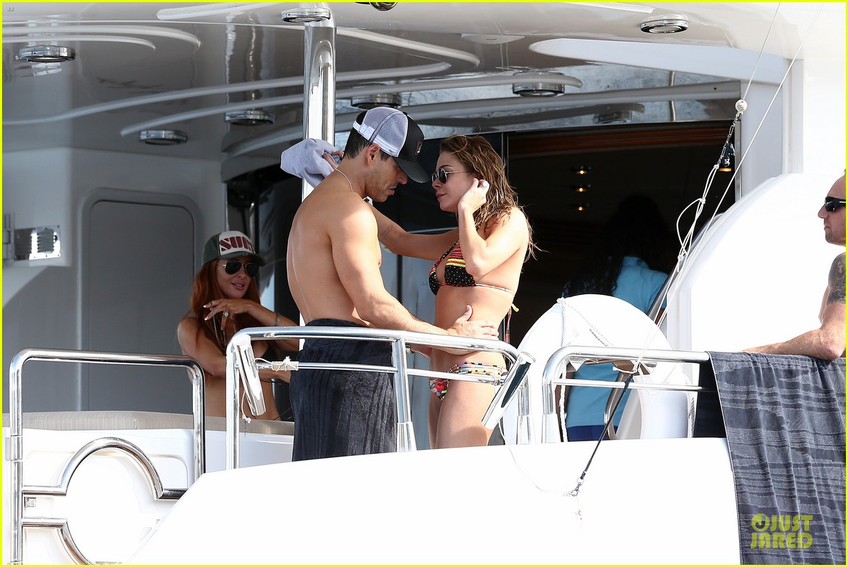 LeAnn Rimes: Bikini Kissing with Shirtless Eddie Cibrian!