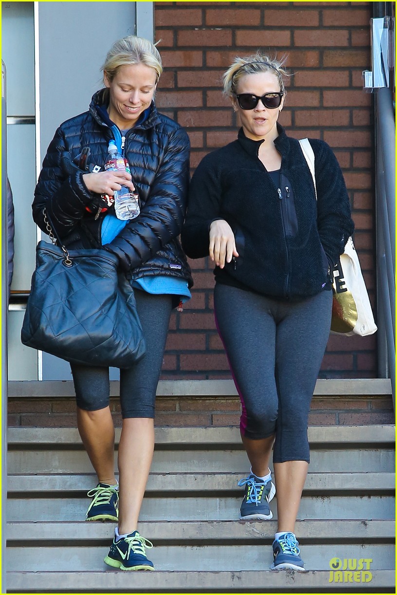 Reese Witherspoon: Post Holiday Workout Session!