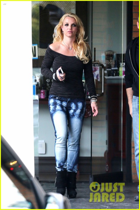 Britney Spears: Solo Spa Day!