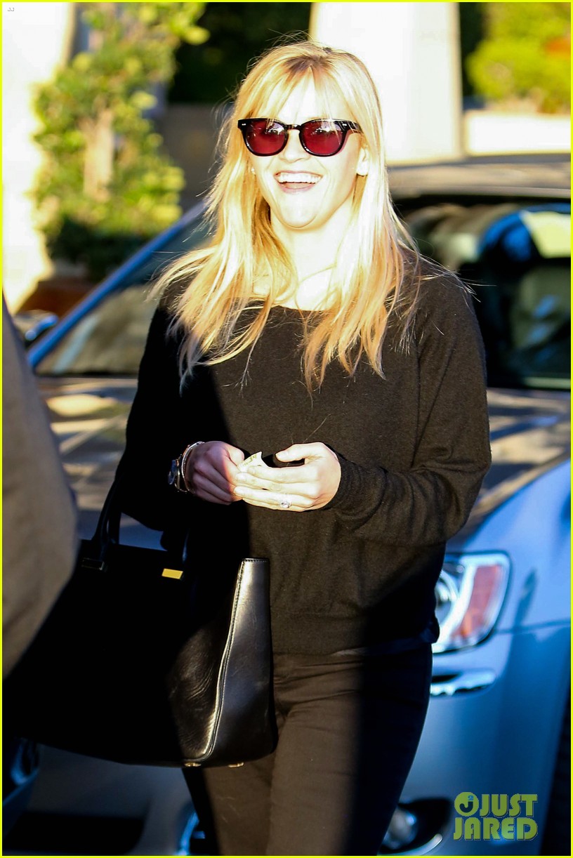 Reese Witherspoon Presenting at the Oscars!