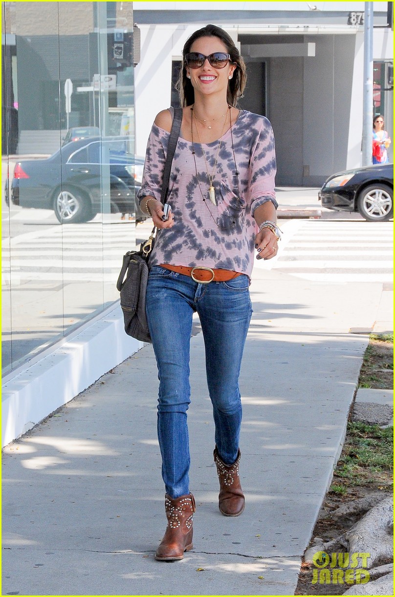 Alessandra Ambrosio: Bed Shopping Beauty!