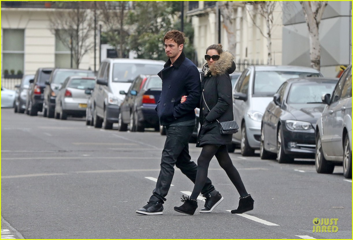Kelly Brook & Danny Cipriani Link Arms in London!