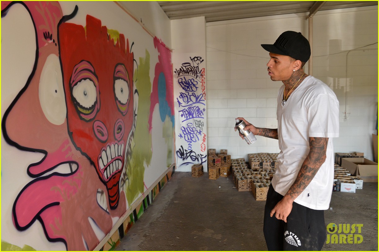 Chris Brown Creates Graffiti Artwork for Charity