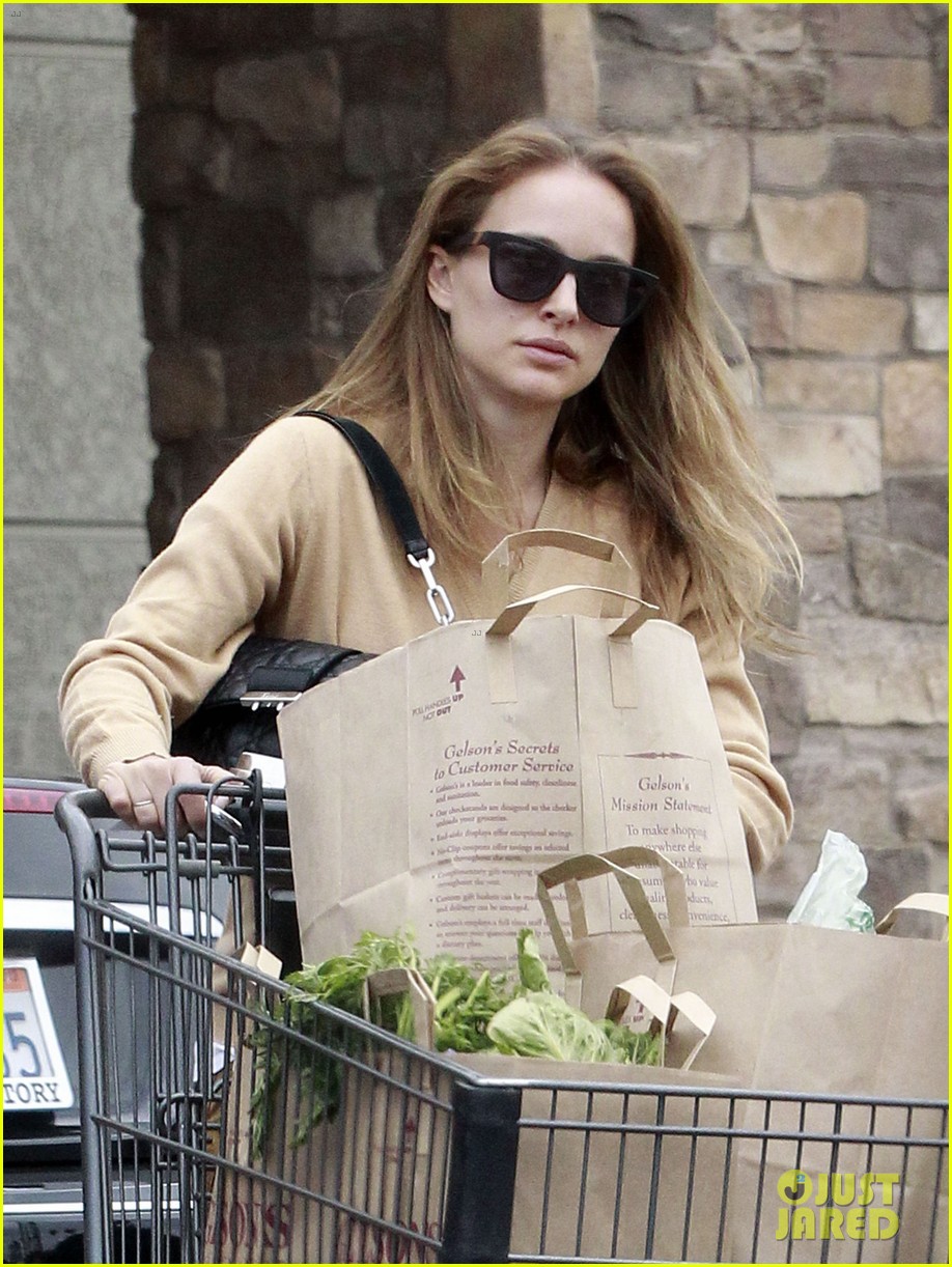 Natalie Portman: Sunday Grocery Shopping!