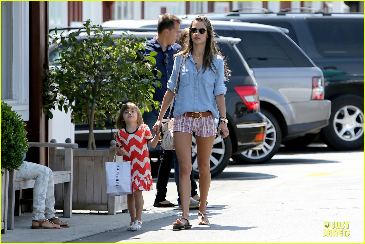 Alessandra Ambrosio & Anja: Leggy Farmshop Stop!