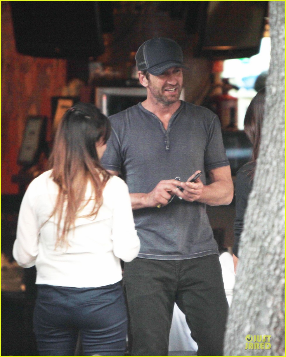 Gerard Butler: Biking Riding in Mexico!