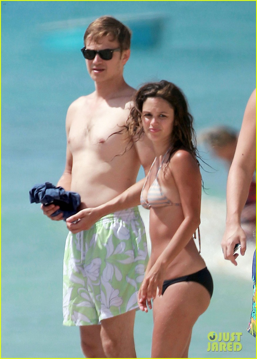 Hayden Christensen: Shirtless Beach Day with Rachel Bilson!
