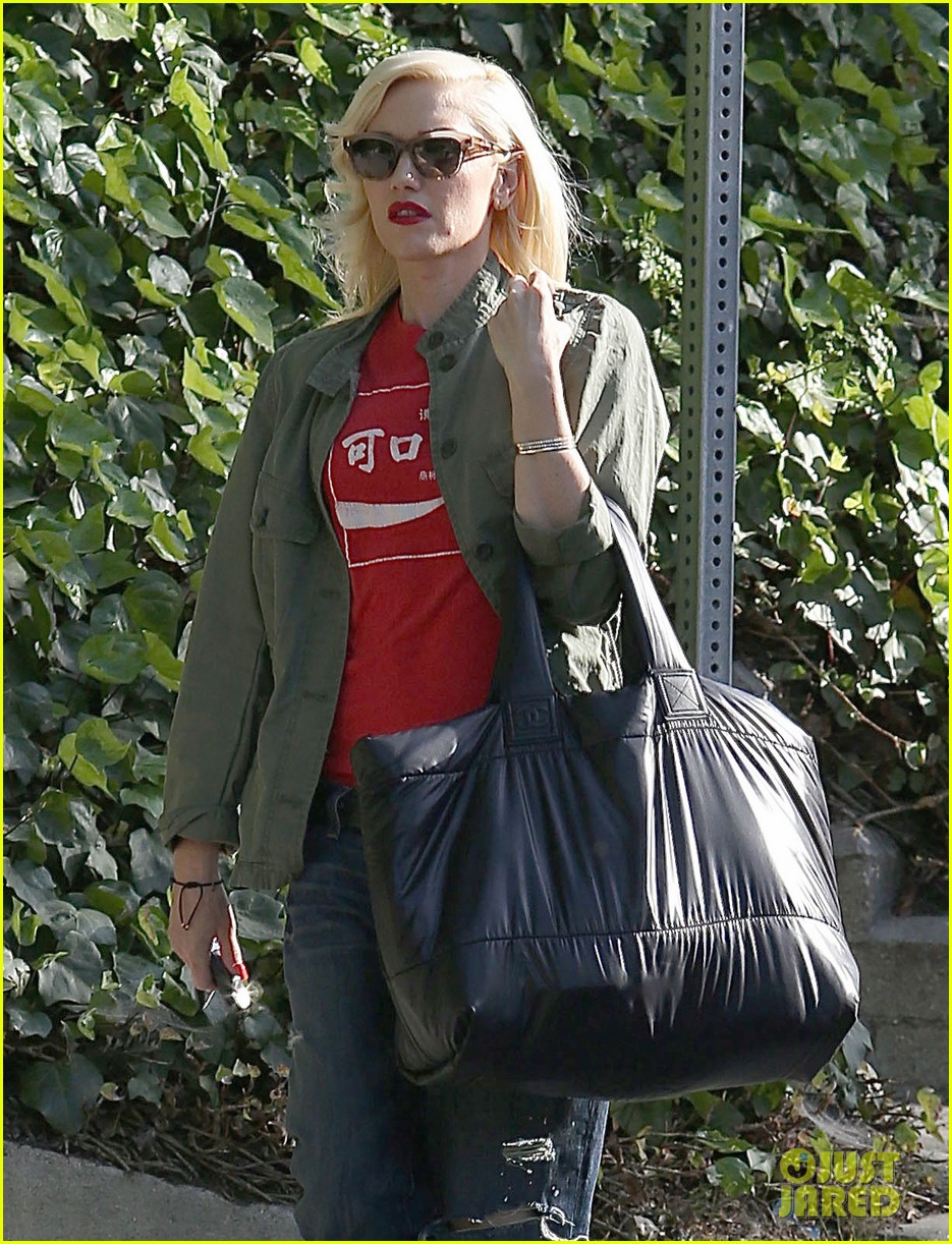 Gwen Stefani: Bid on Tony Kanal's Signed Bass for Charity!