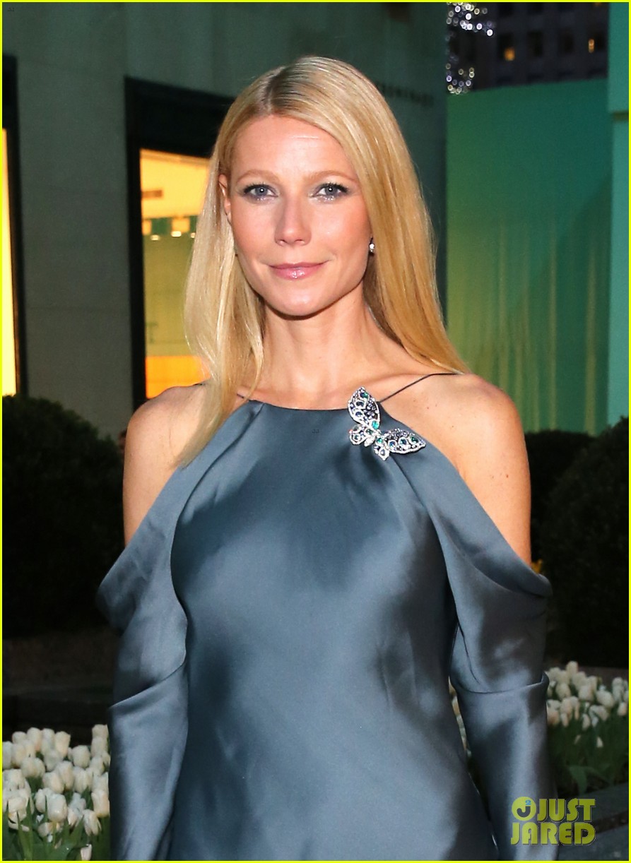 gwyneth paltrow blue dress & Sarah Jessica Parker: Tiffany Book Gala! | Just Jared Winter Weather Accessories Size:UK 14/EU 40 Black Solid Sleeveless Lace