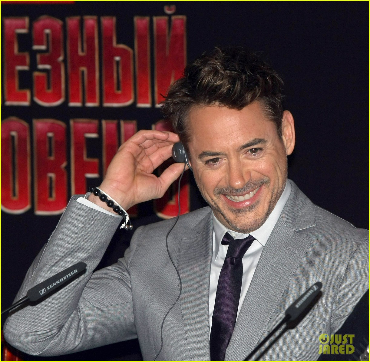 Robert Downey, Jr.: 'Iron Man 3' Photo Call & Conference in Moscow!