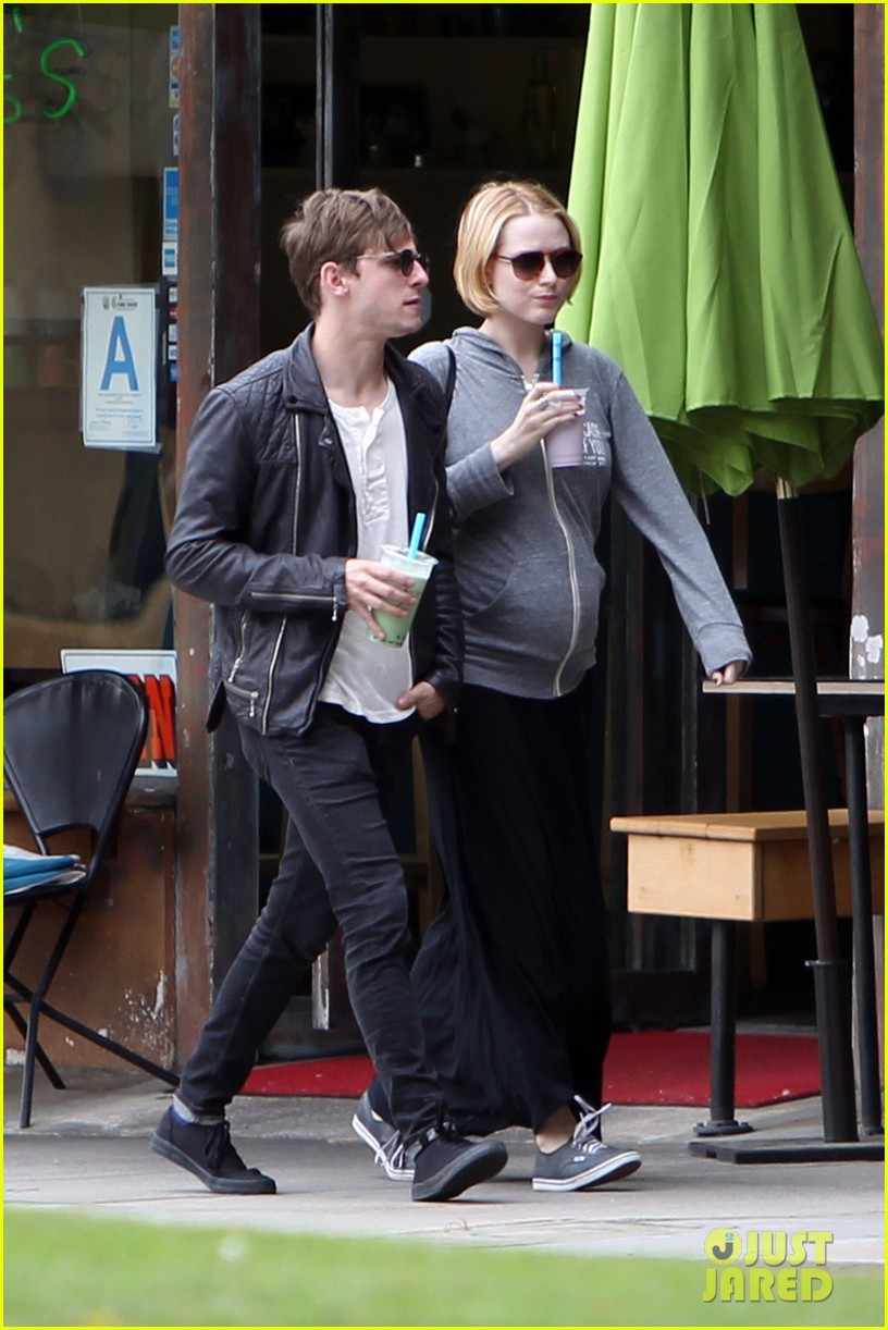 Evan Rachel Wood: Baby Bump Stroll with Jamie Bell