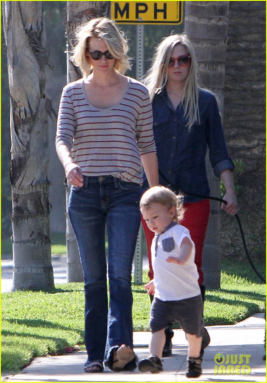 January Jones: Xander Walks in Front of Mommy!