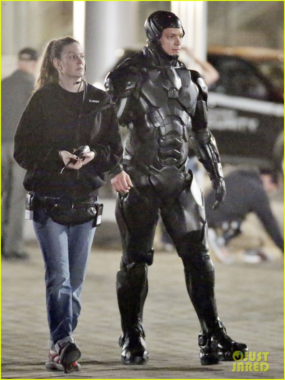 Joel Kinnaman Suits Up in Costume for 'Robocop' Reshoots