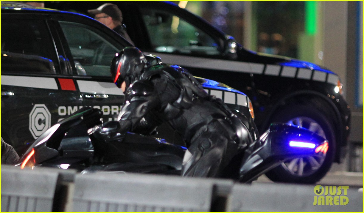 Joel Kinnaman Suits Up in Costume for 'Robocop' Reshoots