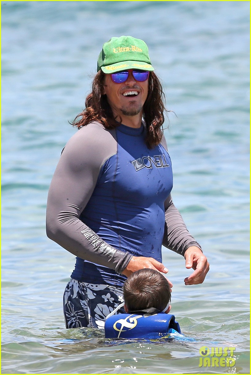 Sarah Shahi: Bikini Family Vacation with Shirtless Steve Howey!