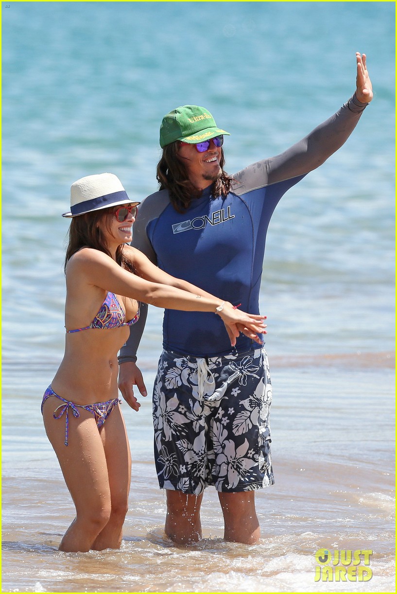Sarah Shahi: Bikini Family Vacation with Shirtless Steve Howey!