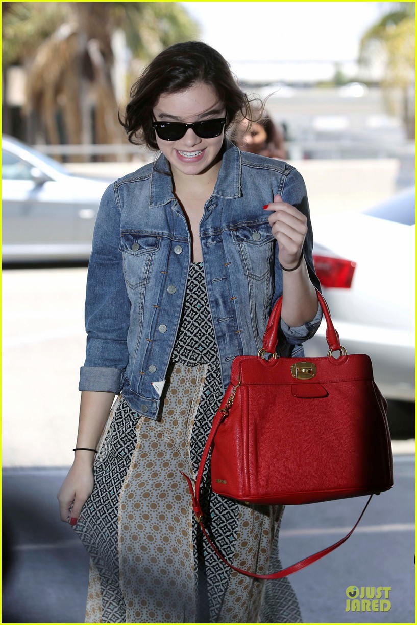 Hailee Steinfeld: Dallas Bound with Taylor Swift!