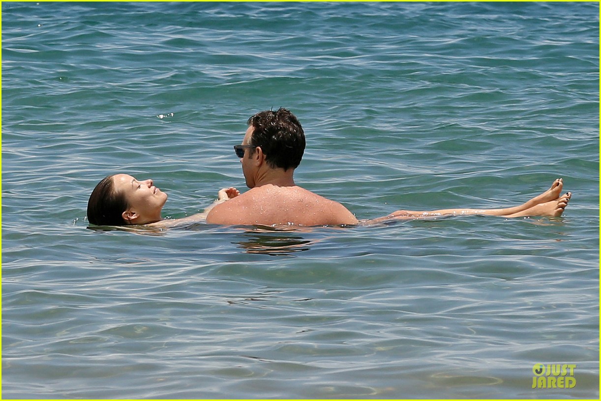 Olivia Wilde & Shirtless Jason Sudeikis: Kissing in Hawaii!