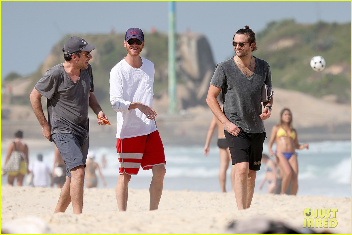 Zach Galifianakis & Ed Helms: Shirtless Beach Day with Bradley Cooper!