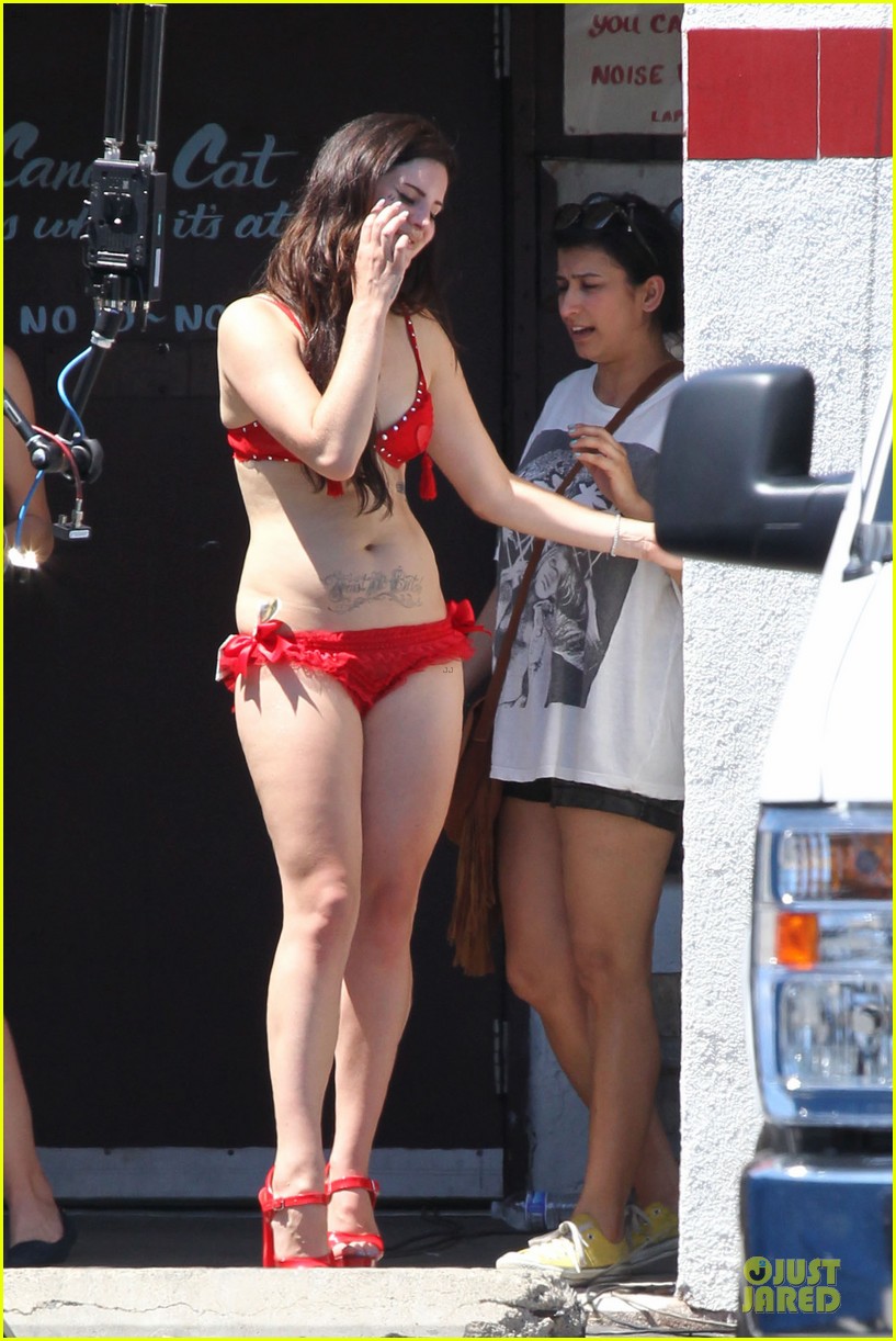 Lana Del Rey Physique