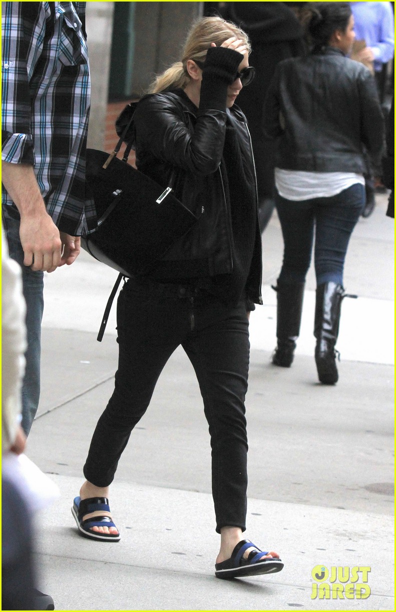 Mary-Kate & Ashley Olsen Step Out on 27th Birthday!