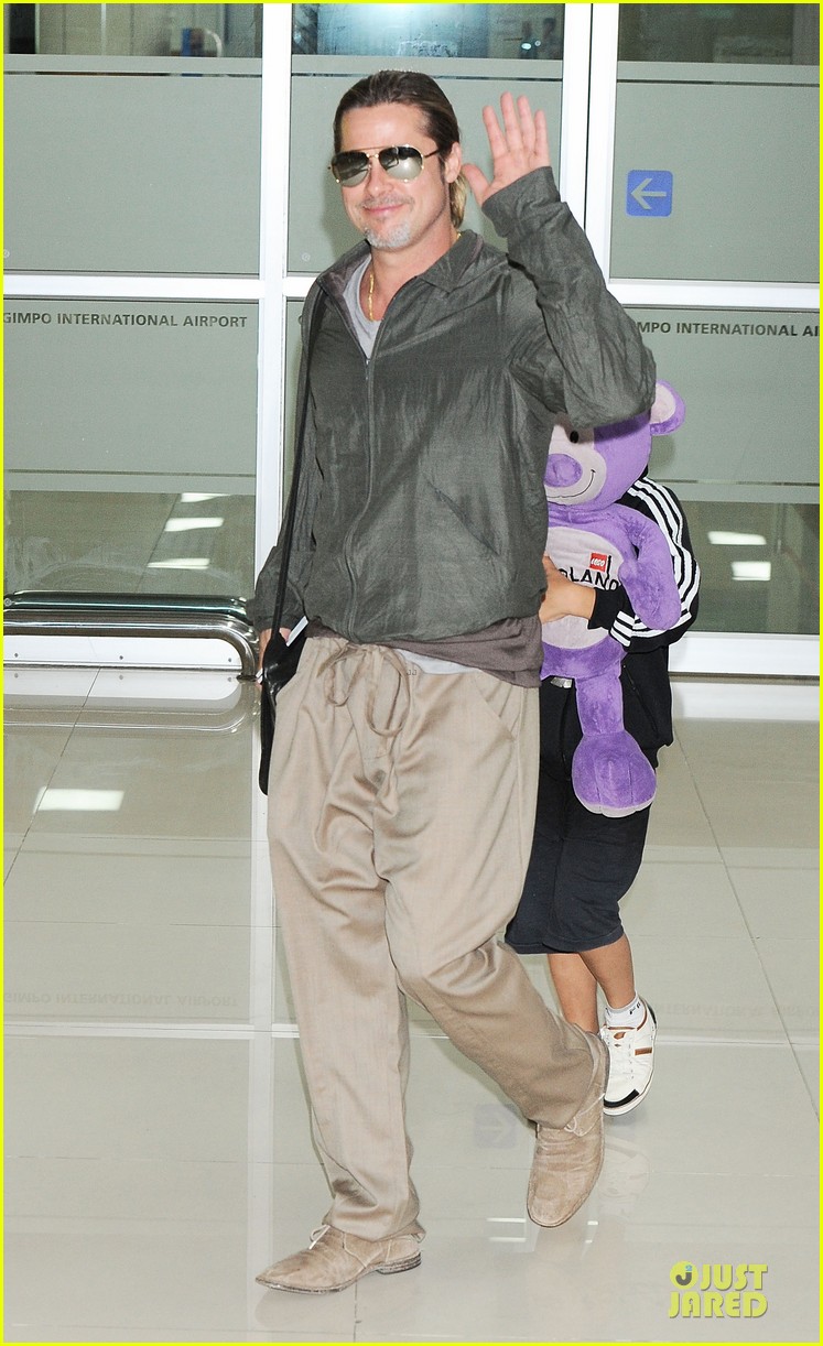 Brad Pitt & Pax: South Korea Arriving Father-Son Duo!