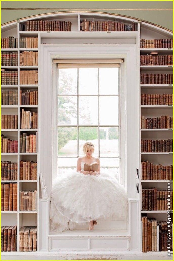 Kelly Clarkson Shares Engagement Shoot Photo!