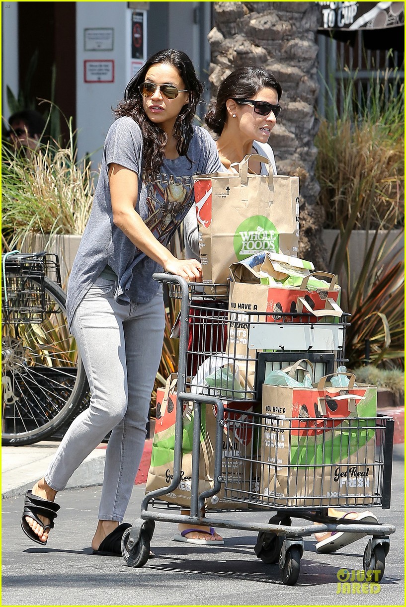 Michelle Rodriguez: Grocery Shopping with Gal Pal Kim!