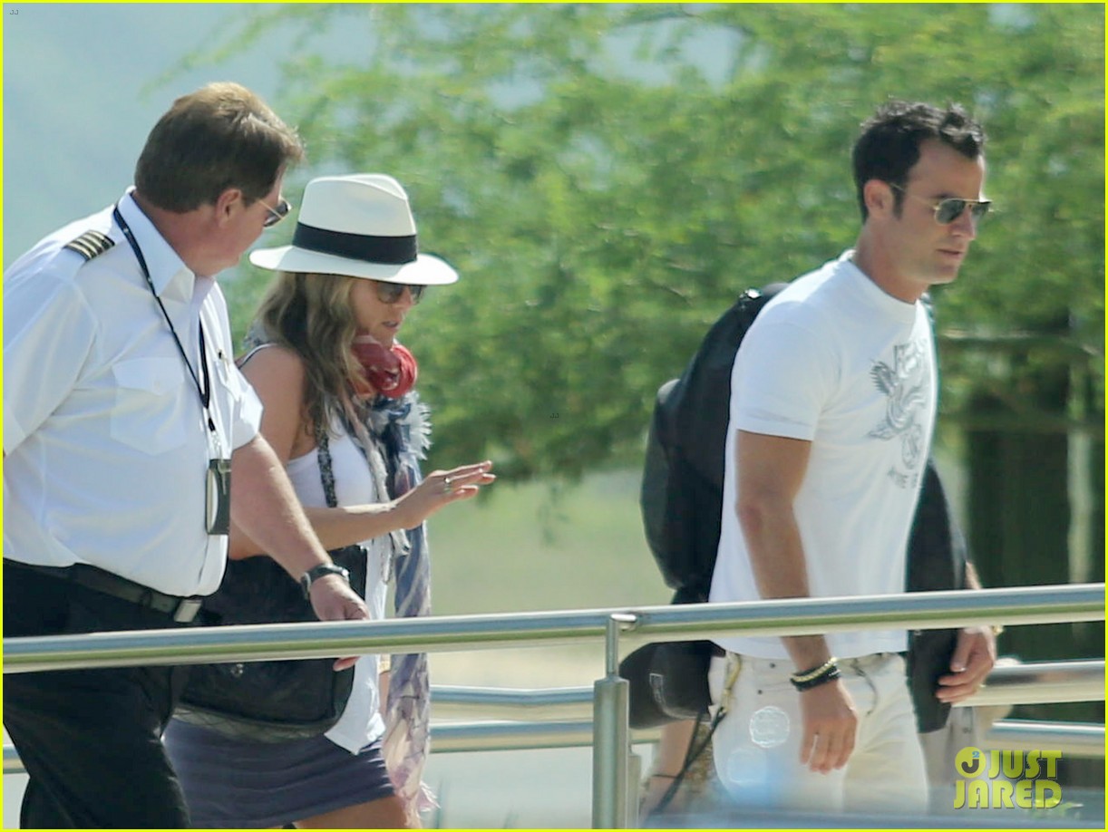 Jennifer Aniston & Justin Theroux Wrap Up Cabo Vacation
