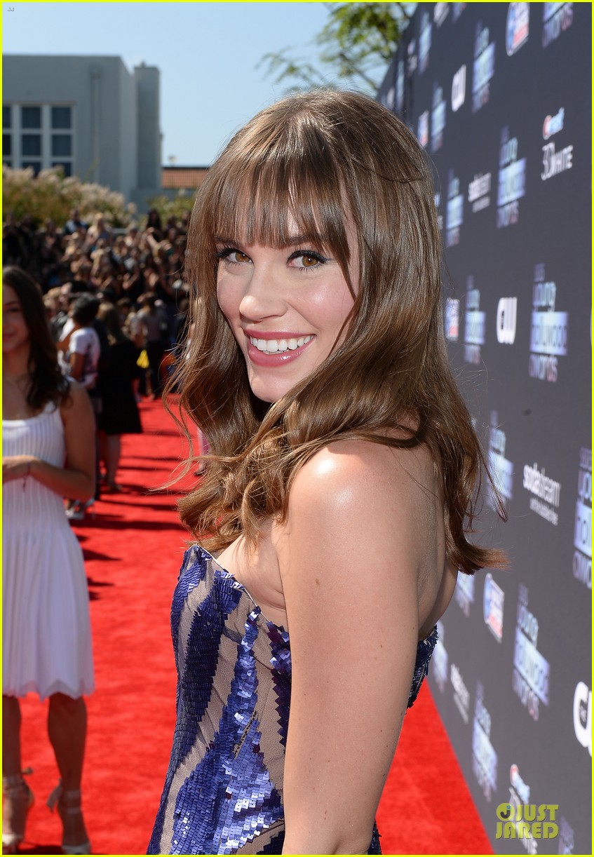 AnnaSophia Robb & Christa B. Allen - Young Hollywood Awards 2013 Red Carpet