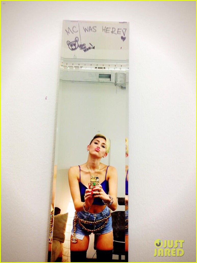 Miley Cyrus Performs 'We Can't Stop' with Little People Band - Watch Now!
