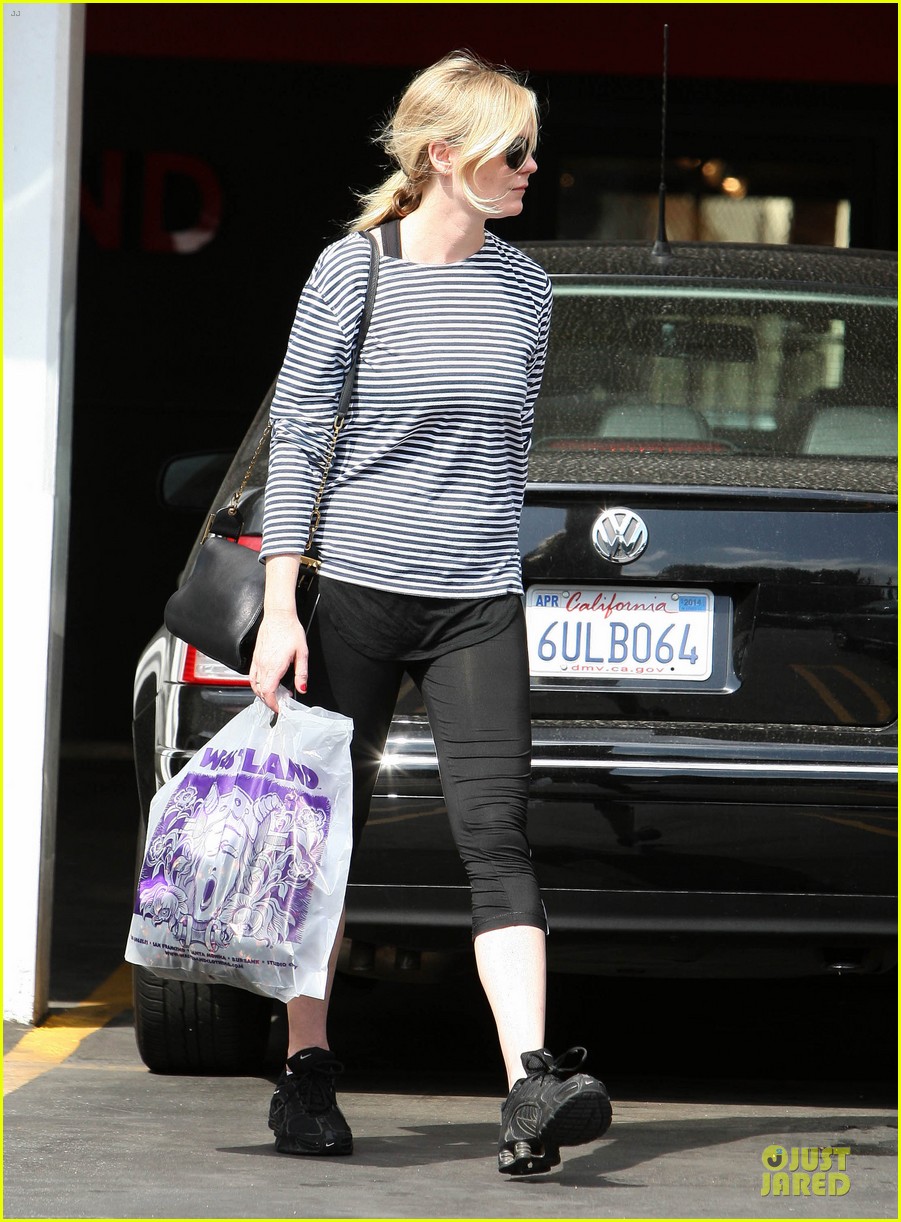 Kirsten Dunst & Isla Fisher: Rainy Day Workout!