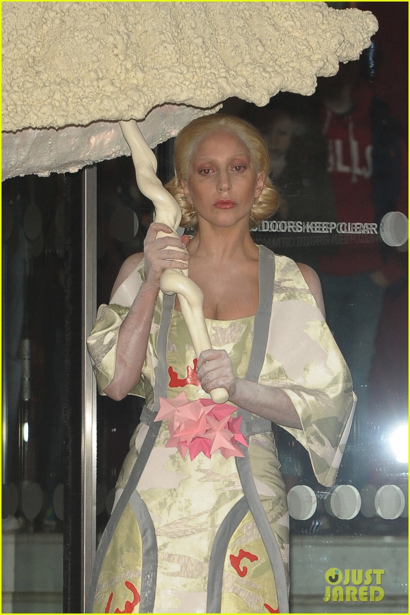 Lady Gaga Carries Oversized Seashell Umbrella Around London | Just Jared