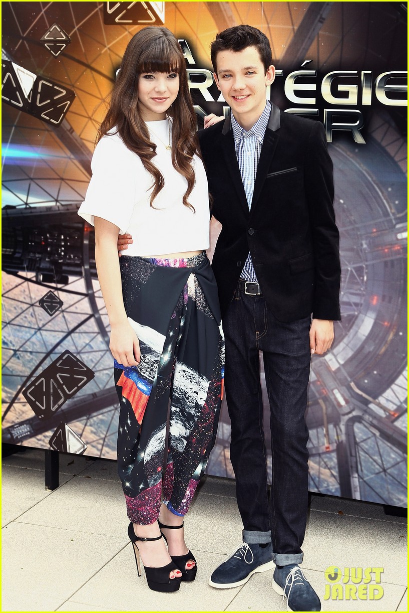 Hailee Steinfeld & Harrison Ford: 'Ender's Game' Paris Photo Call