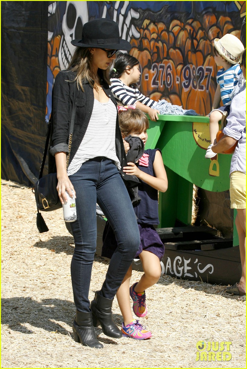 Jessica Alba & Cash Warren: Pumpkin Patch Fun with Honor & Haven!