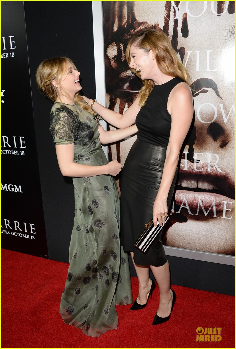 Chloe Moretz & Julianne Moore: 'Carrie' Hollywood Premiere!