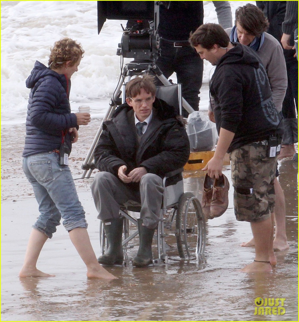 Eddie Redmayne: Piggyback Ride for 'Theory of Everything'!