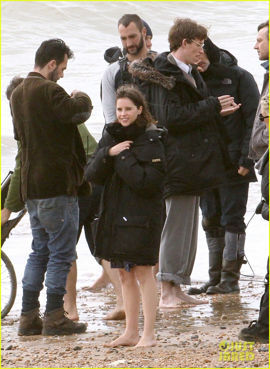 Eddie Redmayne: Piggyback Ride for 'Theory of Everything'!