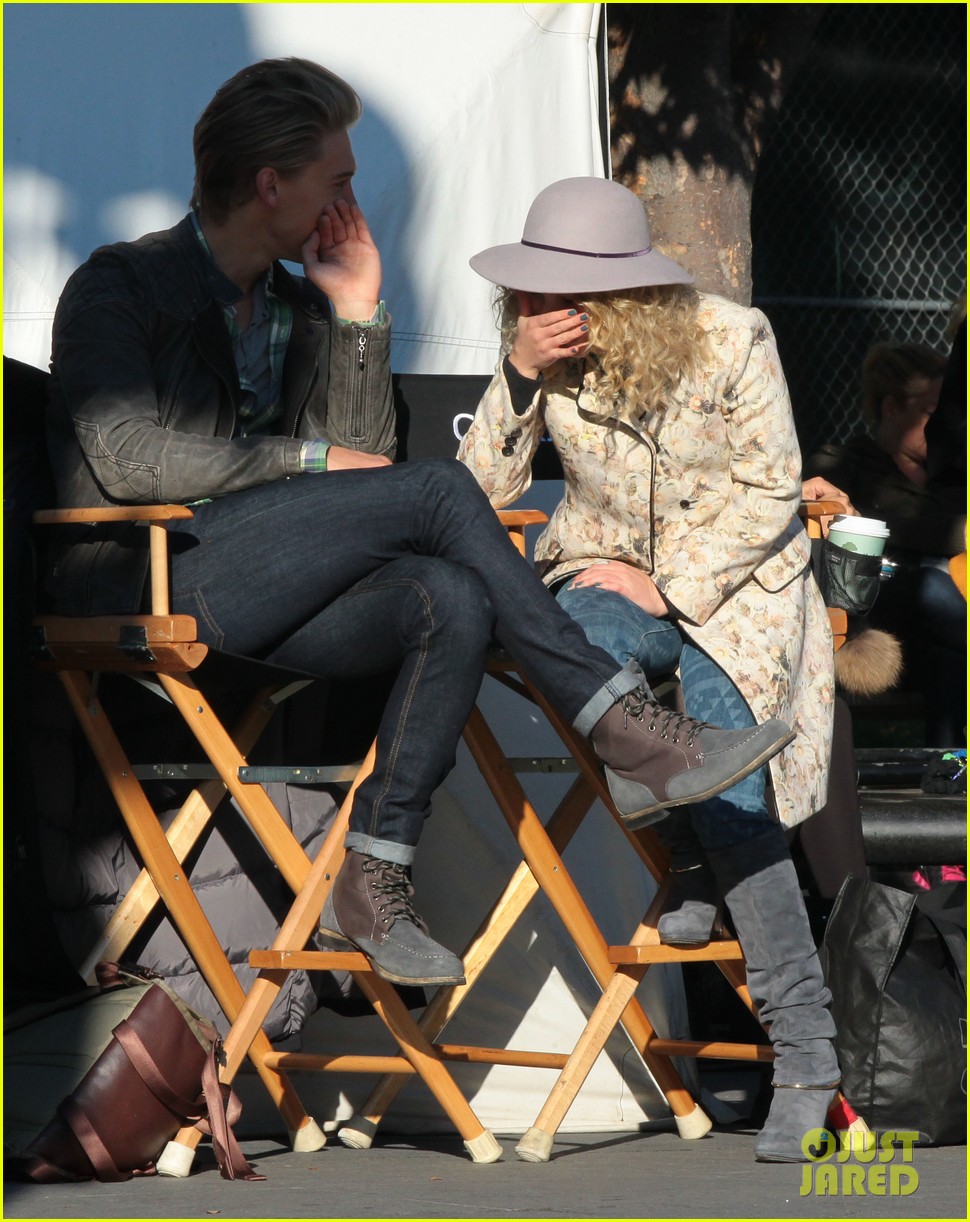 AnnaSophia Robb Counts Down Days 'Til 'Carrie Diaries'!