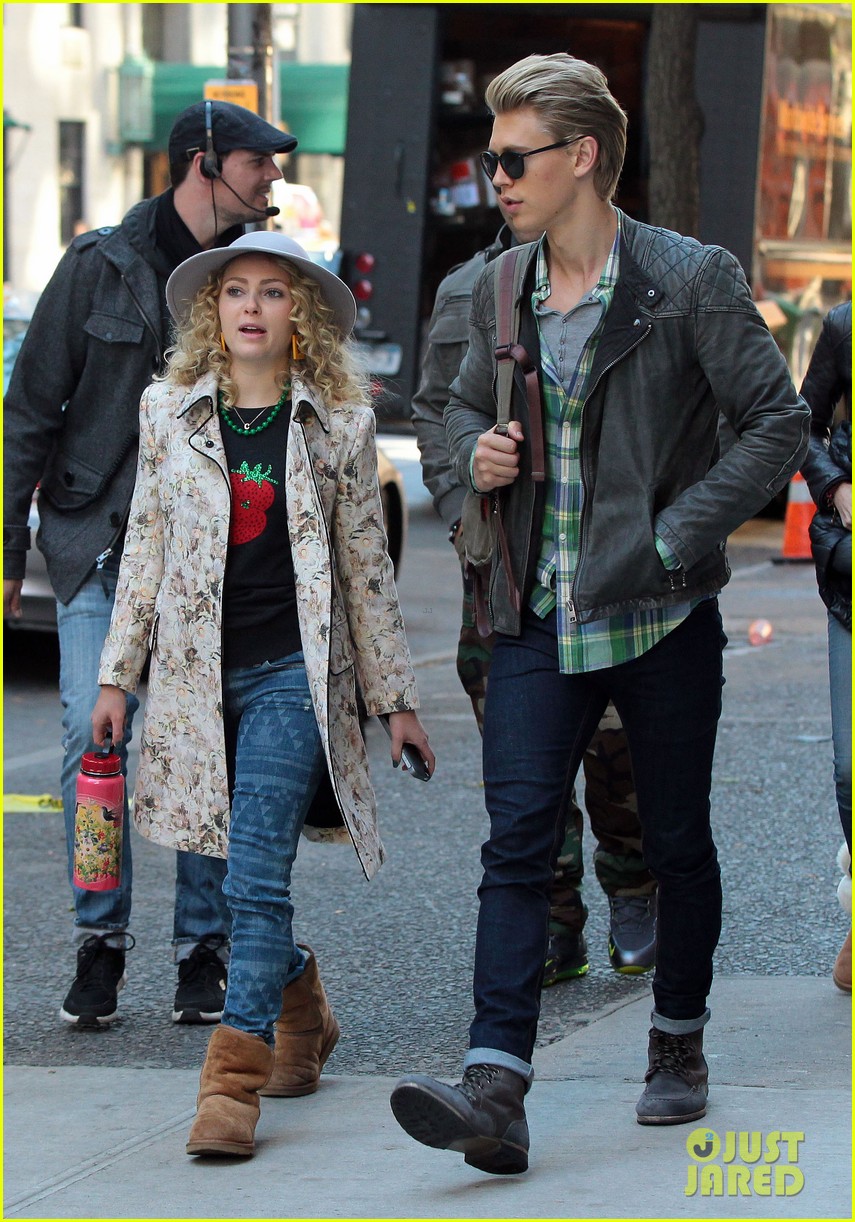 AnnaSophia Robb Counts Down Days 'Til 'Carrie Diaries'!