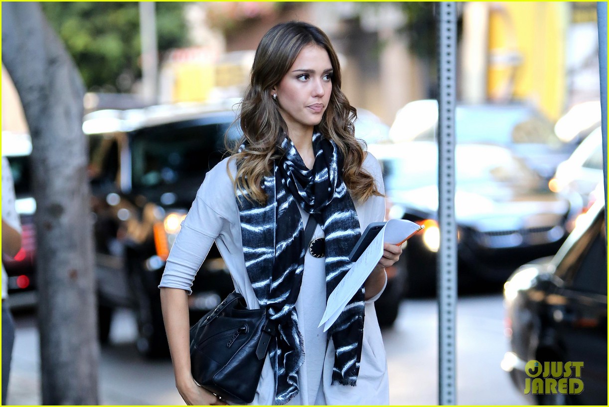 Jessica Alba: 'Reggie Makes Music' Video - Watch Now!