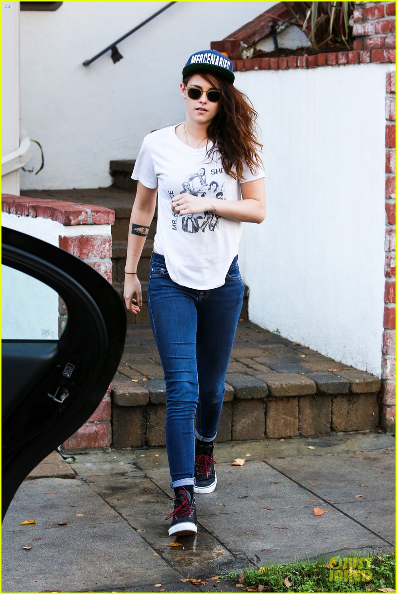 Kristen Stewart Flashes Arm Tattoo After Thanksgiving!
