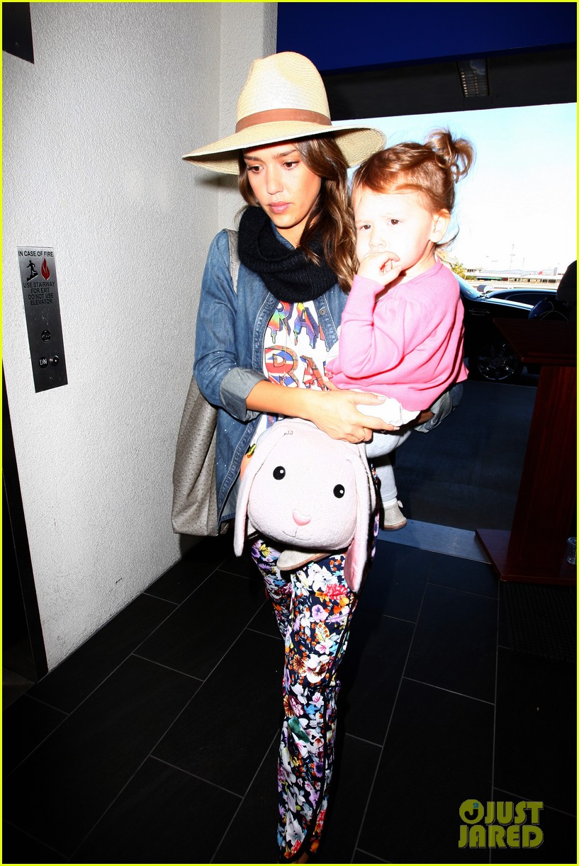 Jessica Alba & Daughter Haven Fly Away After Christmas
