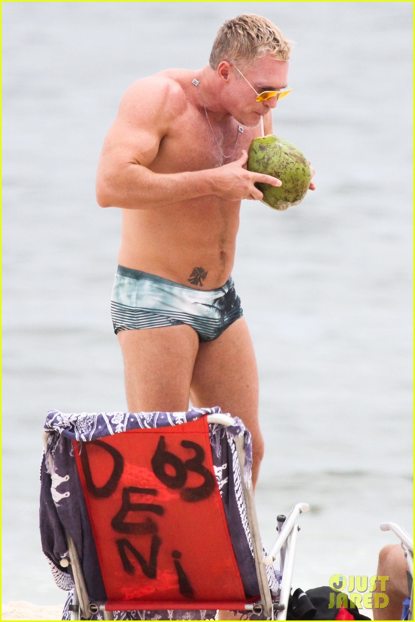 GMA's Sam Champion Shows Off Ripped Shirtless Torso!
